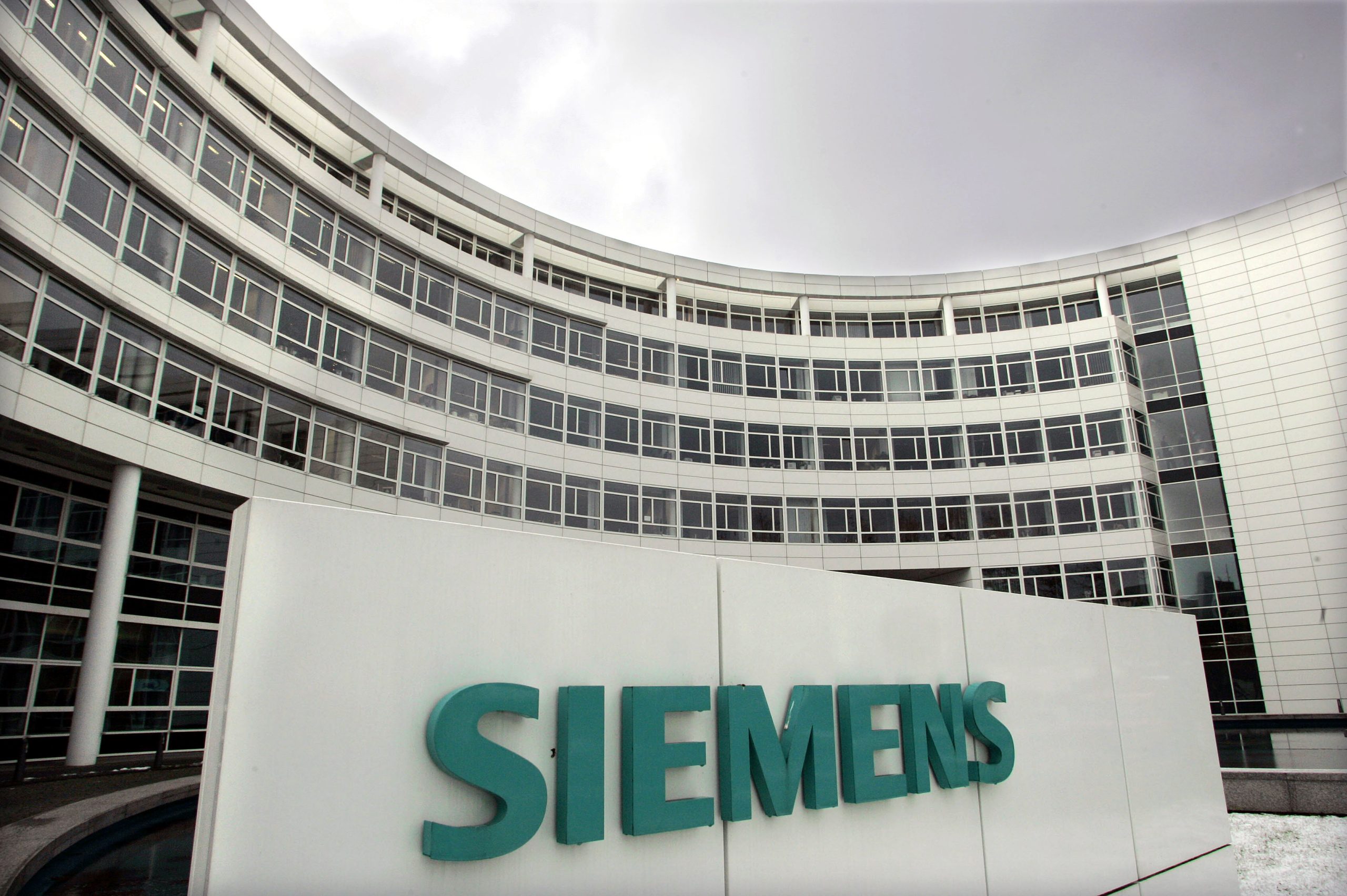 Siemens: «Η Ρωσία μετέφερε υλικό στην Κριμαία»