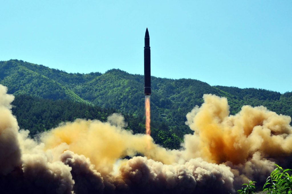 Β.Κορέα: Μεγάλοι εορτασμοί για την επιτυχή δοκιμαστική εκτόξευση διηπειρωτικού πυραύλου (φωτό, βίντεο)