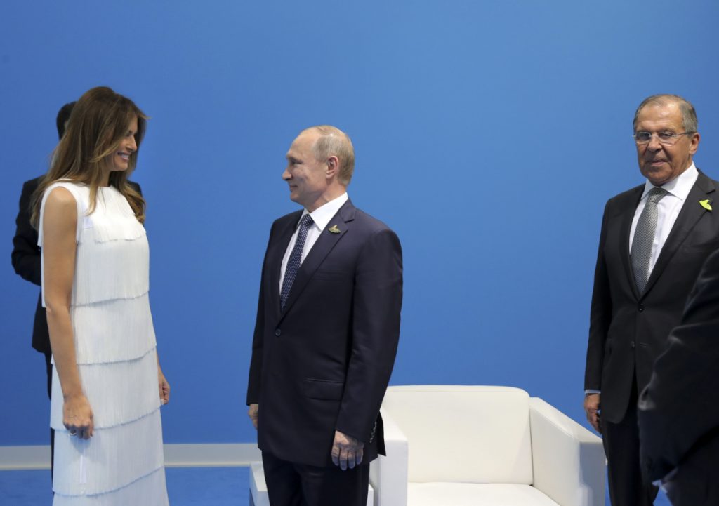 Δε χρειάζεται διερμηνείς ο Βλ.Πούτιν – Στα Γερμανικά συνομίλησε με τη Μ.Τραμπ