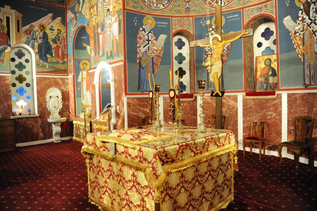 Έλληνες ιερόσυλοι «τρύπωσαν» σε εκκλησία κλέβοντας…γυαλιά ηλίου και κλειδιά αυτοκινήτου