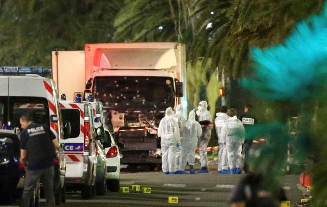 Γαλλία:Δημοσίευμα περιοδικού προκάλεσε την οργή συγγενών και θυμάτων της επίθεσης στη Νίκαια (φωτό)