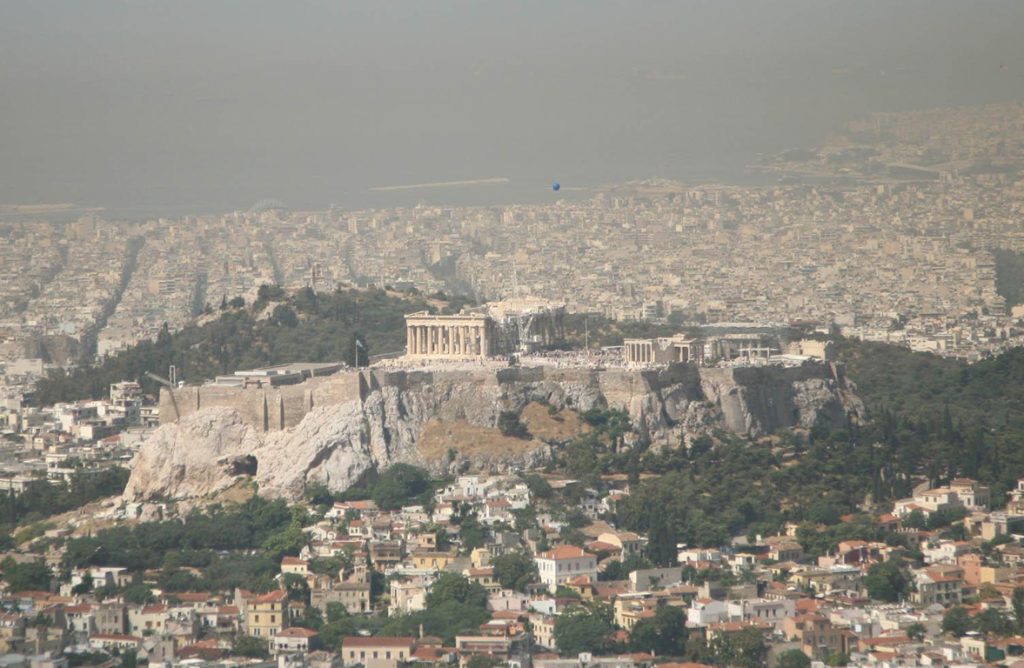 Στα ύψη το όζον στην Αθήνα -Oδηγίες από το Υπ.Υγείας για τις περιοχές που ξεπέρασαν το όριο συναγερμού