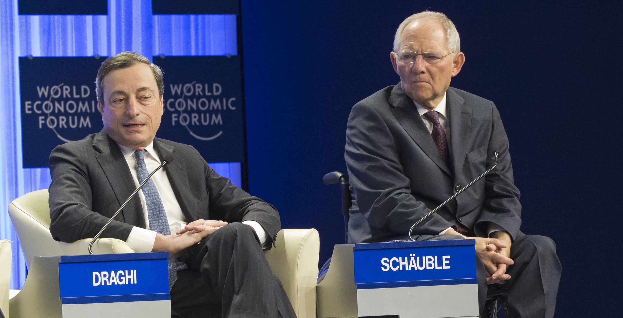 ΕΚΤ και Μ.Ντράγκι απορρίπτουν τις επιβουλές Γερμανίας και Β.Σόιμπλε για το μηχανισμό «QE»