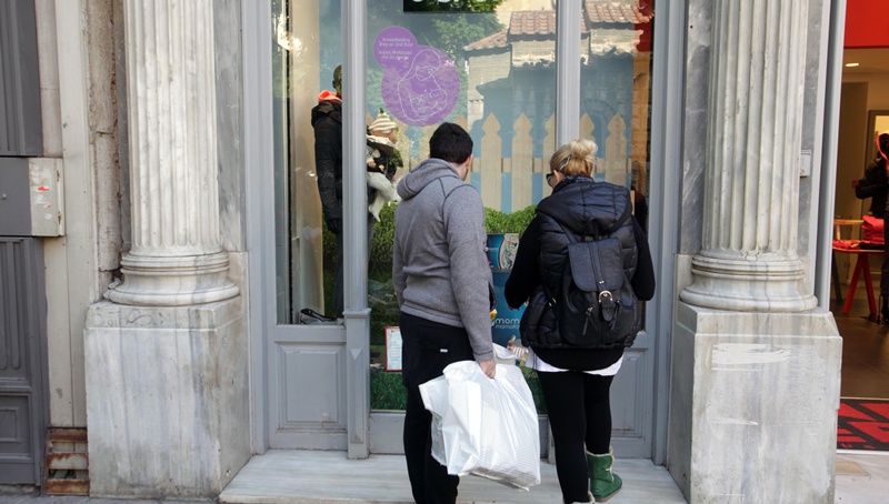 «Καμπανάκι» για την εισπνοή αερίου γέλιου – 2.500 αμπούλες σε μπαρ στην Κέρκυρα (βίντεο)