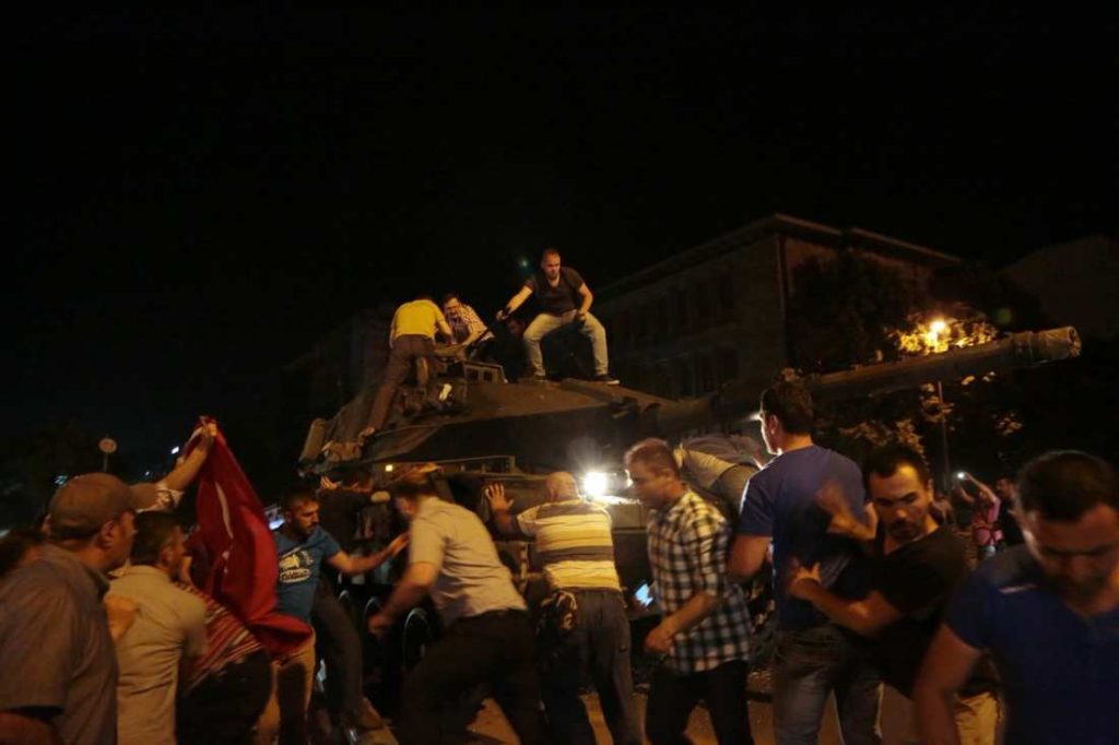 Τι έκανε η Αθήνα τη νύχτα της απόπειρας πραξικοπήματος στην Τουρκία;