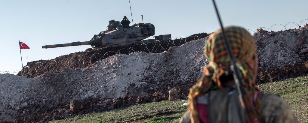 Τουρκία: Μεταφορά στρατευμάτων και εξοπλισμού στα σύνορα με τη Συρία – Προετοιμασία για επίθεση στην Εφρίν; (φωτό)