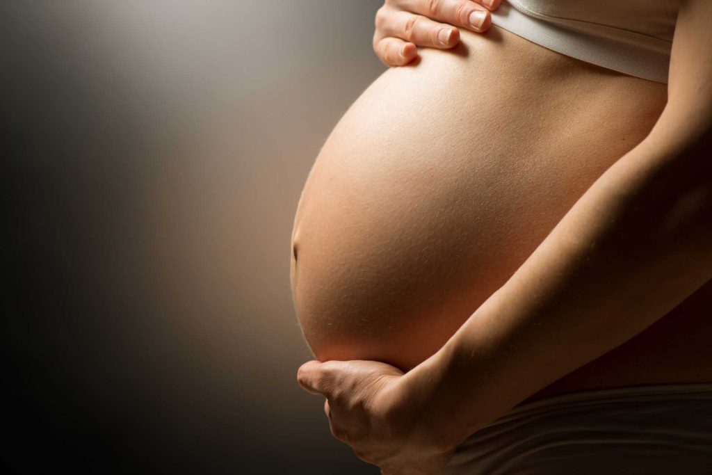 Βίντεο: Κοπέλα έκανε φάρσα για ψεύτικη εγκυμοσύνη, αλλά της γύρισε μπούμερανγκ