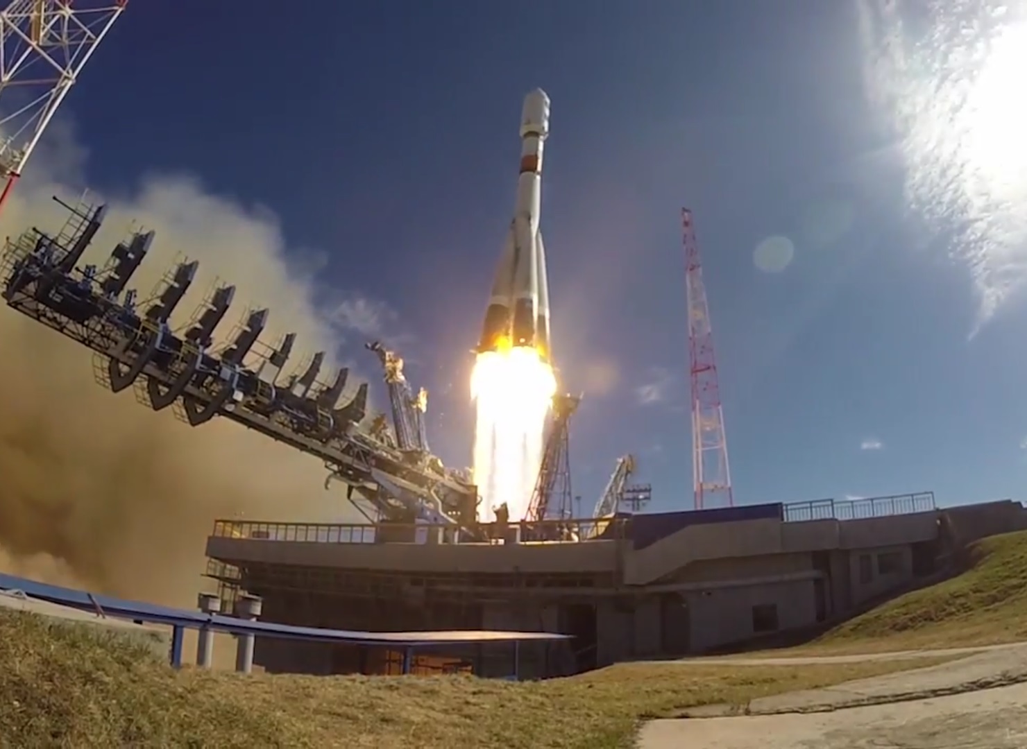 Οι Ρώσοι κυριαρχούν και στο έξω διάστημα -Νέοι δορυφόροι σε τροχιά (βίντεο)