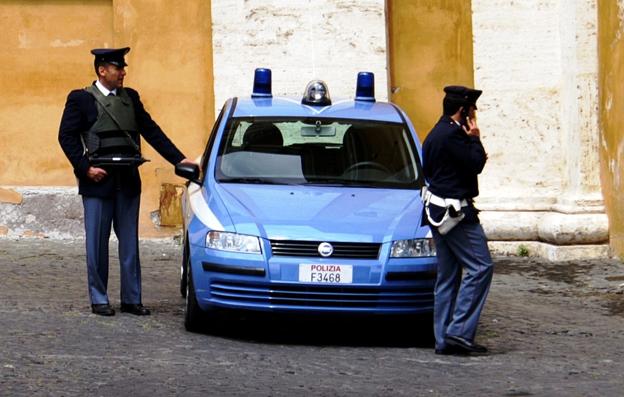Ιταλία: Μετανάστης επιτέθηκε με μαχαίρι κατά αστυνομικών – Ένας τραυματίας (upd)