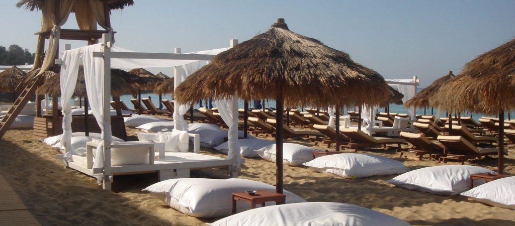 DW: «Κακοπληρωμένες θέσεις εργασίας υπό δύσκολες συνθήκες για τον ελληνικό τουρισμό»