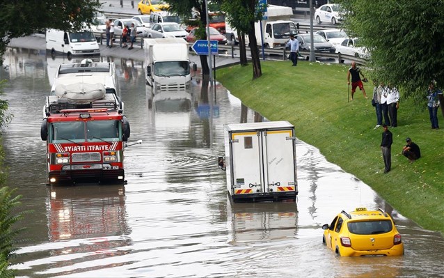 Πλημμύρισε σχεδόν όλη η Κωνσταντινούπολη- Εκκενώνονται κάποιες περιοχές προληπτικά