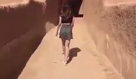 Η νεαρή που εξόργισε τη Σαουδική Αραβία λόγω της αμφίεσής της (βίντεο)