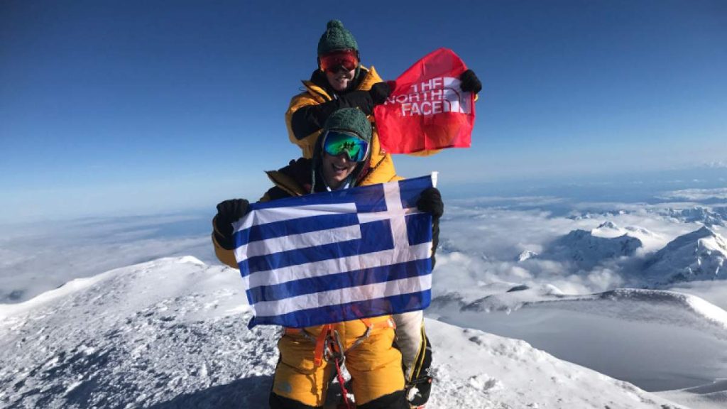Δυο Ελληνίδες πάτησαν στην υψηλότερη κορυφή της Αλάσκα