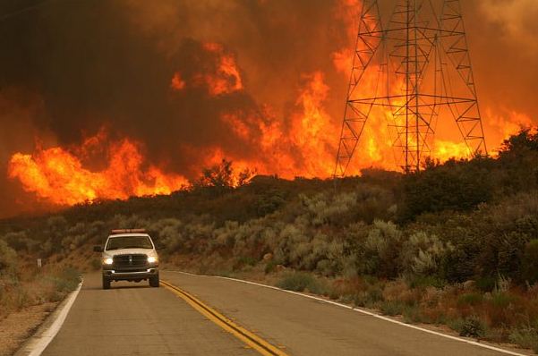 Πυρκαγιές καίνε την Καλιφόρνια- Οι κάτοικοι εγκαταλείπουν τα σπίτια τους (φωτο,βίντεο)