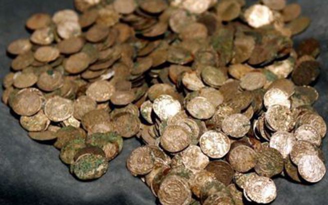 Γιατί δημιούργησαν σε στρογγυλό σχήμα τα νομίσματα οι αρχαίοι ημών πρόγονοι ;