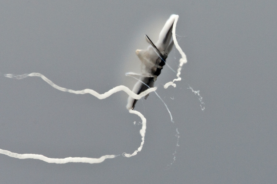 F-22: Δείτε την πιο ακραία επίδειξη που έχει πραγματοποιήσει ποτέ
