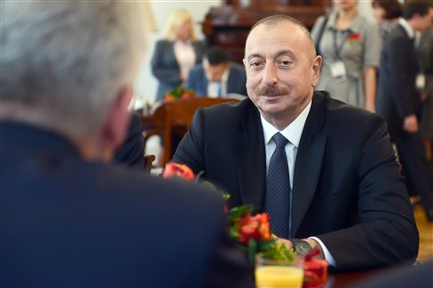 Αζερμπαϊτζάν: Ο πρόεδρος Ιλάμ Αλιγιεφ χαρίζει σπίτια σε δημοσιογράφους!