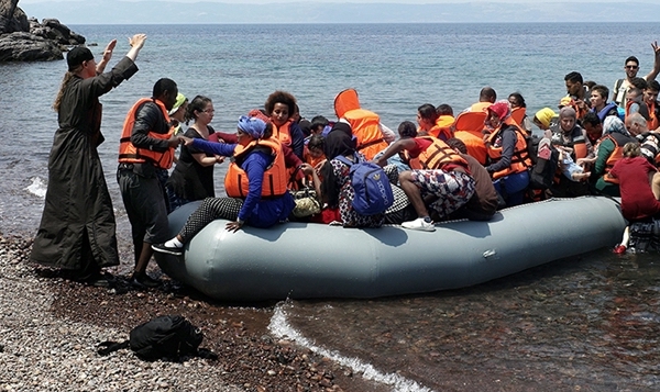 Κύπρος: Ρυμούλκηση σκάφους με 143 Σύρους μετανάστες στην Πάφο
