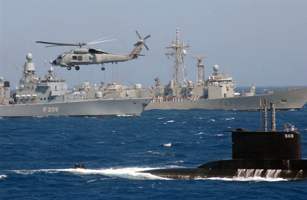 Πλοίο του Ναυτικού των ΗΠΑ έριξε προειδοποιητικές βολές κατά ιρανικού σκάφους περιπολίας