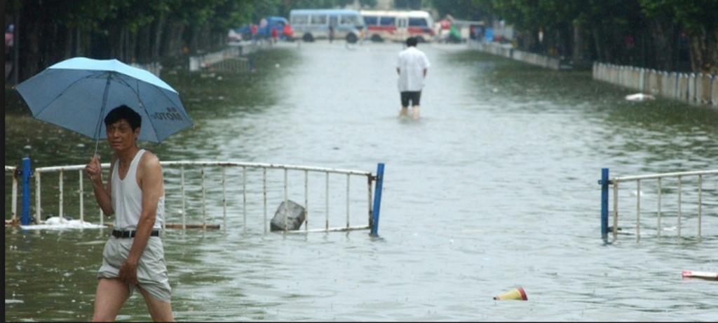 «Μπλε συναγερμός» στην Κίνα: Ισχυρές καταιγίδες και σφοδρές βροχοπτώσεις