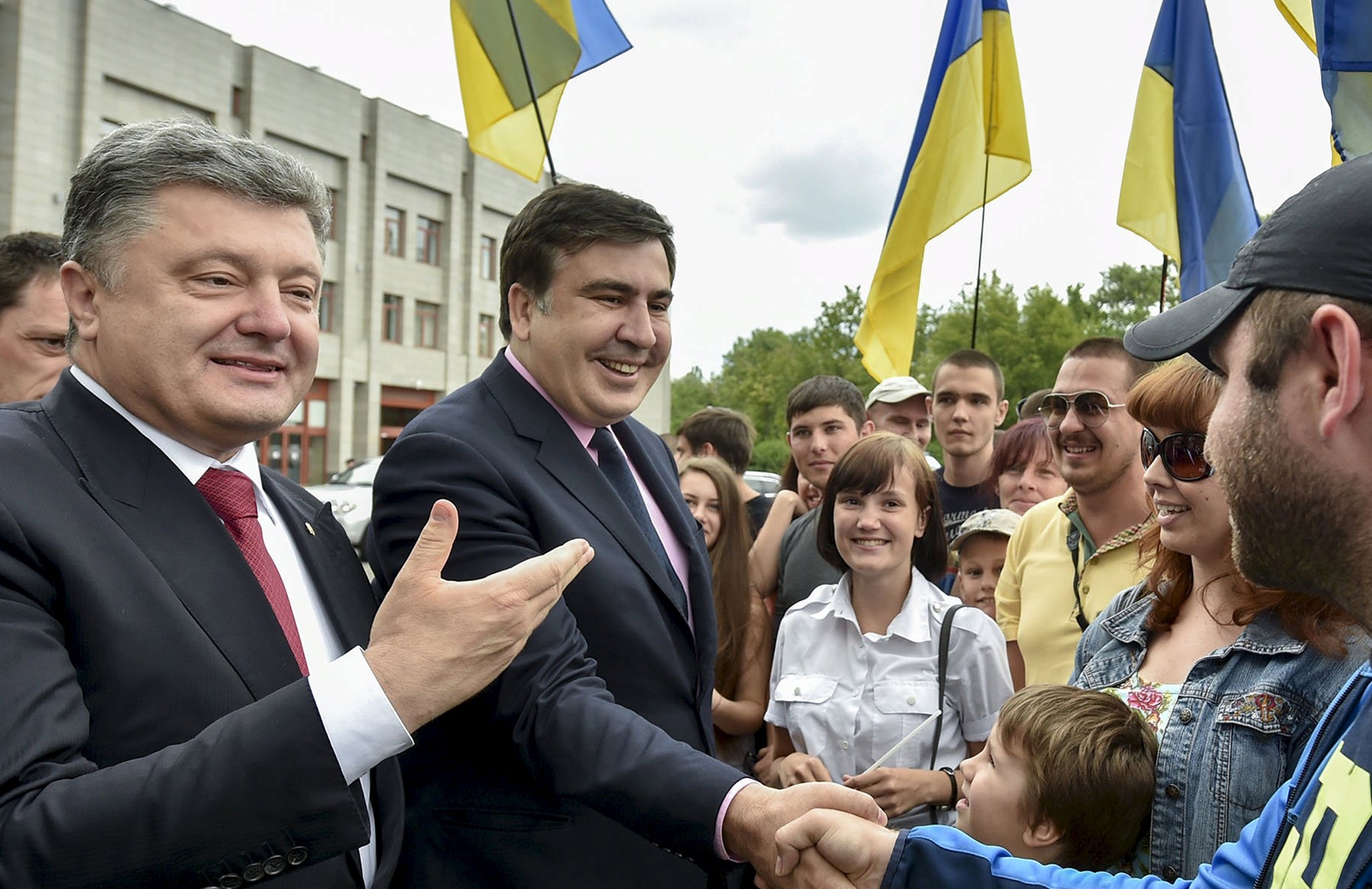 Ουκρανία: Ο Π.Ποροσένκο αφαίρεσε την υπηκοότητα του πρώην συμμάχου του Μ.Σαακασβίλι