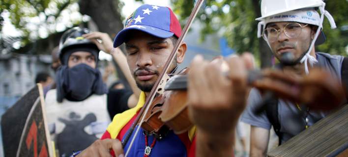 Βενεζουέλα: Χτυπήθηκε ο «βιολιστής των διαδηλώσεων»