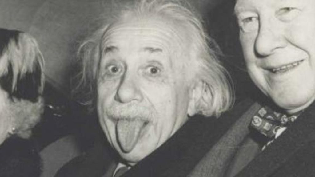 Η φωτογραφία του Αϊνστάιν με την γλώσσα έξω πουλήθηκε για 125.000 δολάρια (φωτό)