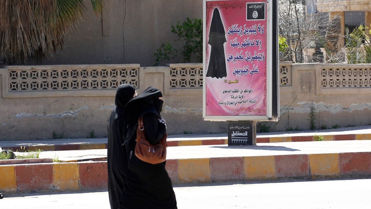 Σε μικρή Βρετανία έχει μετατραπεί η Ράκα, λέει σύζυγος μαχητή του ISIS (φωτό)