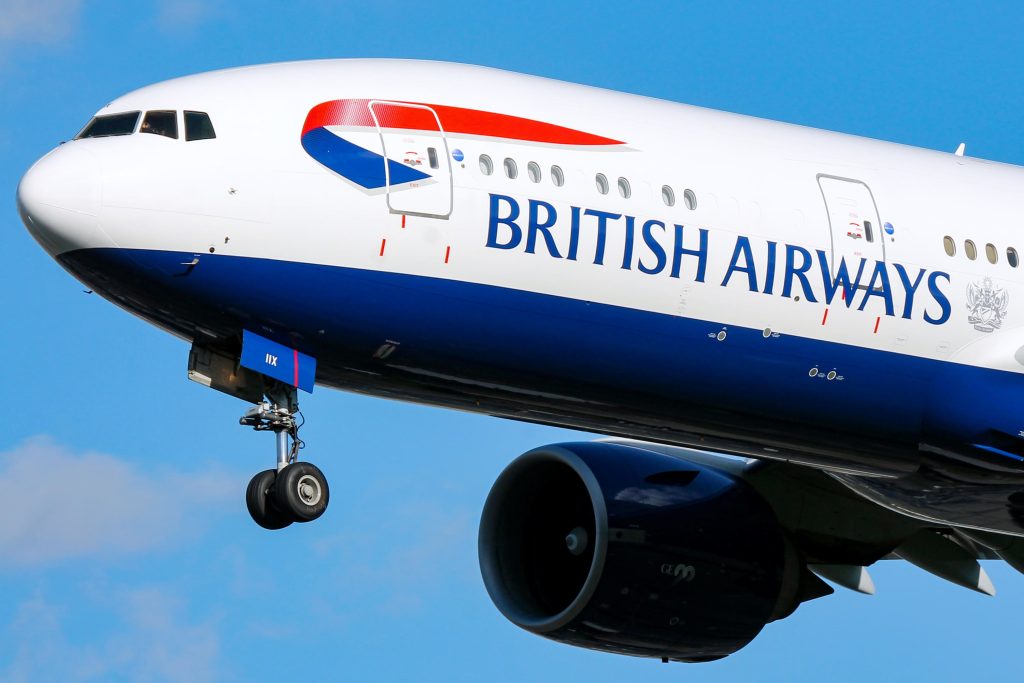 British Airways: Κεραυνός προκάλεσε 40 τρύπες σε αεροσκάφος