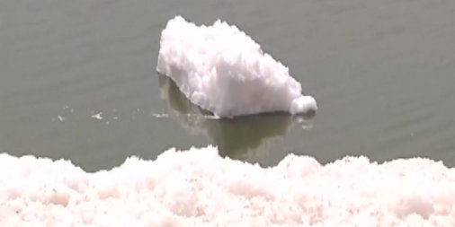 Kίνα: Λίμνη καλύφθηκε με χιόνι στην μέση του καλοκαιριού! (βίντεο)