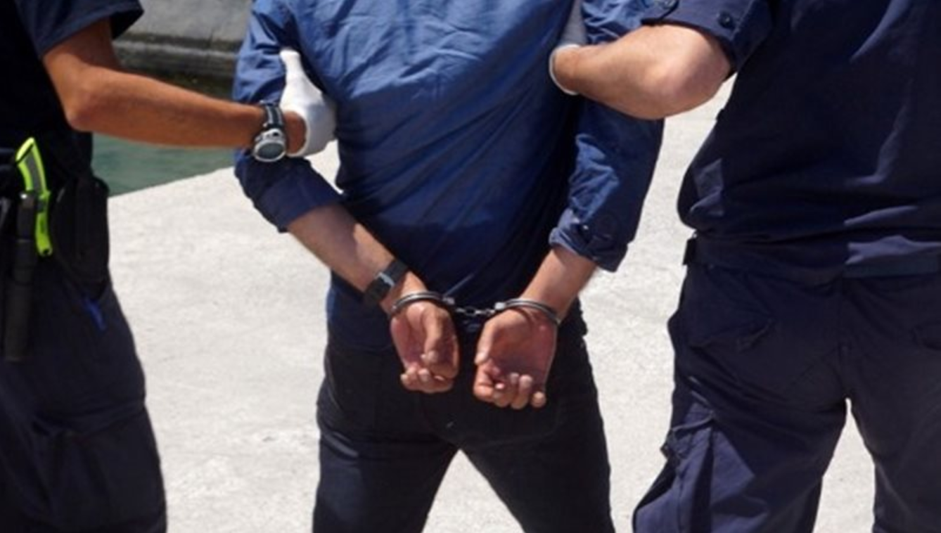 Συνελήφθησαν τέσσερις Έλληνες που πετούσαν πέτρες σε φορτηγά στην Ιονία Οδό