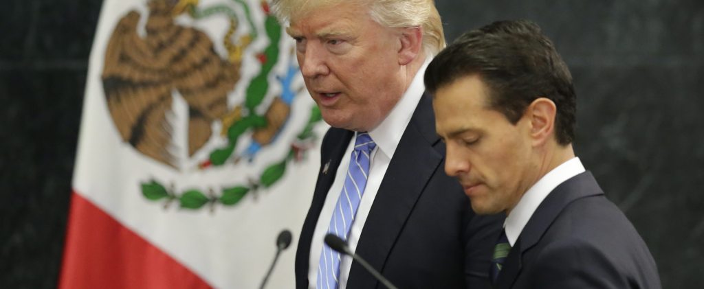 Πιέσεις Ν.Τραμπ προς τον πρόεδρο του Μεξικού για το «Τείχος»