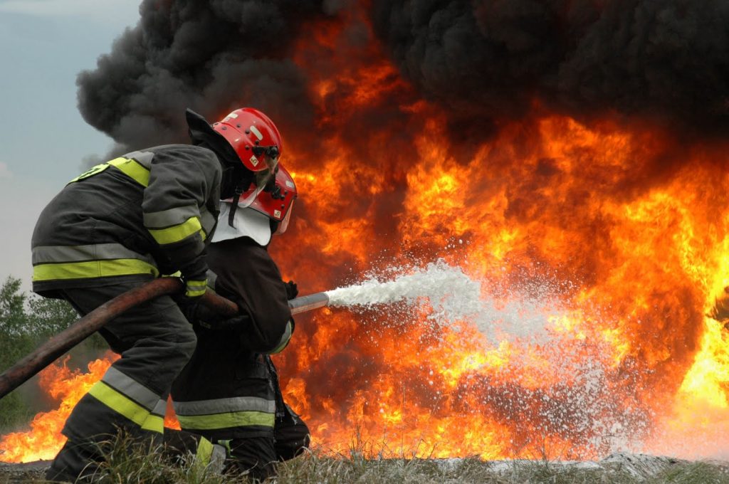 Δεύτερη πυρκαγιά στο Γαλάτσι –  Ένας τραυματίας (φωτό)