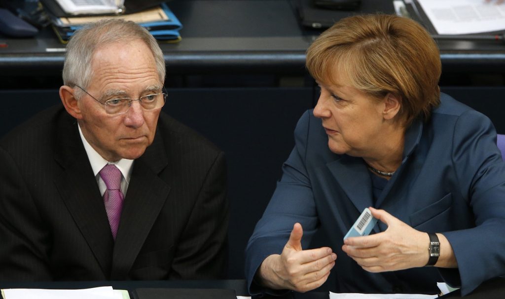 Spiegel για Σόιμπλε: Μετέτρεψε το Eurogroup σε όργανο άσκησης εξουσίας – Στο ναδίρ η σχέση με Μέρκελ 