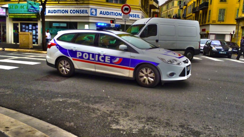 Γαλλία: Τρομοκράτης ο ένοπλος που επιχείρησε να εισβάλλει στον Πύργο του Αϊφελ