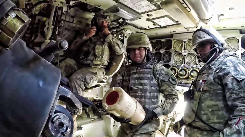 Βίντεο: Βολές Αμερικανών στρατιωτών με M109A6 Paladin Howitzer