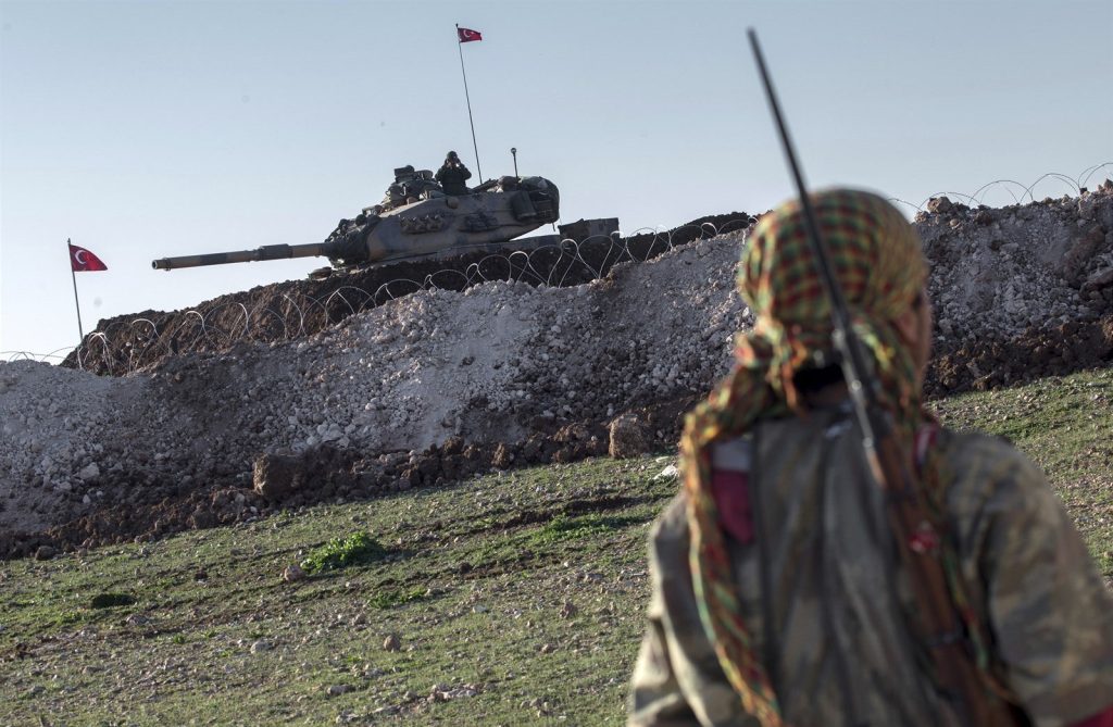 Συρία: Επιθέσεις τουρκικών ΕΔ στην Αφρίν κατά του κουρδικού YPG (βίντεο)