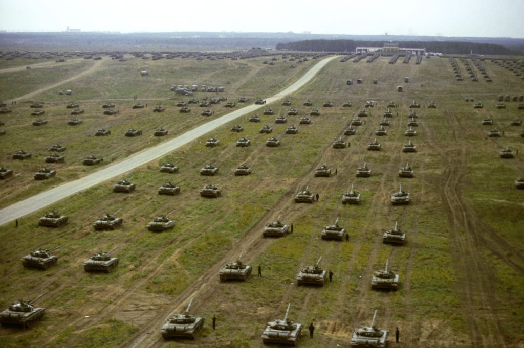 Η ρωσική επίλεκτη 1η Τεθωρακισμένη Στρατιά στα σύνορα του ΝΑΤΟ