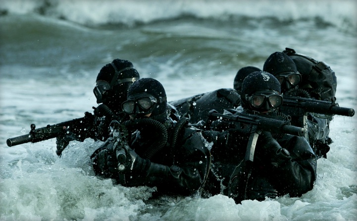 SEAL του αμερικανικού Ναυτικού προειδοποιεί για «φρικτή σφαγή» στις ΗΠΑ εάν ανατραπεί ο Ντ.Τραμπ!