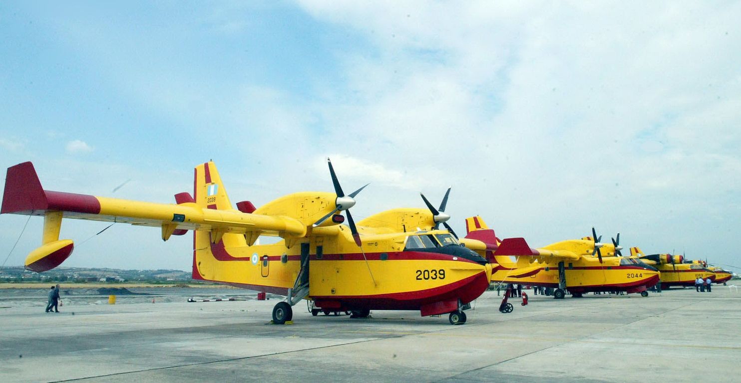 Ελληνικά πυροσβεστικά αεροπλάνα συμπλήρωσαν 40 ώρες πτήσεων στην Αλβανία (φωτό)