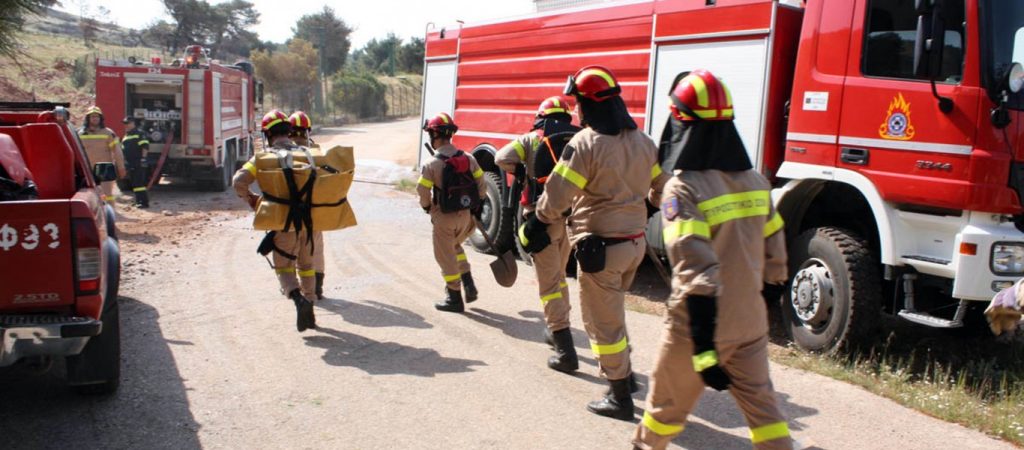 Σε κατάσταση επιφυλακής η Πυροσβεστική – Υψηλός κίνδυνος για πυρκαγιά και αύριο (φωτό)