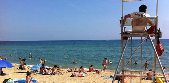 Ιταλία: Ναυαγοσώστης επέπληξε ομοφυλόφιλο ζευγάρι που ήταν εκδηλωτικό στην παραλία