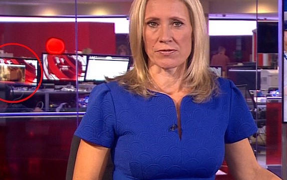 Εργαζόμενος του BBC έβλεπε «ροζ» βίντεo την ώρα του δελτίου ειδήσεων! (βίντεο)