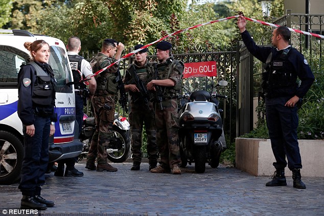 Παρίσι: Συνελήφθη ισλαμιστής τρομοκράτης για την επίθεση με ΙΧ σε στρατιώτες (φωτό) (upd3)