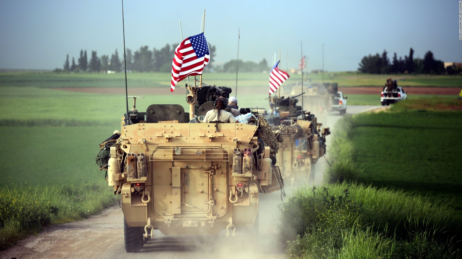 EKTAKTO: Τεράστιες ποσότητες όπλων παραδίδουν οι ΗΠΑ στους Κούρδους λίγο πριν την τουρκική εισβολή