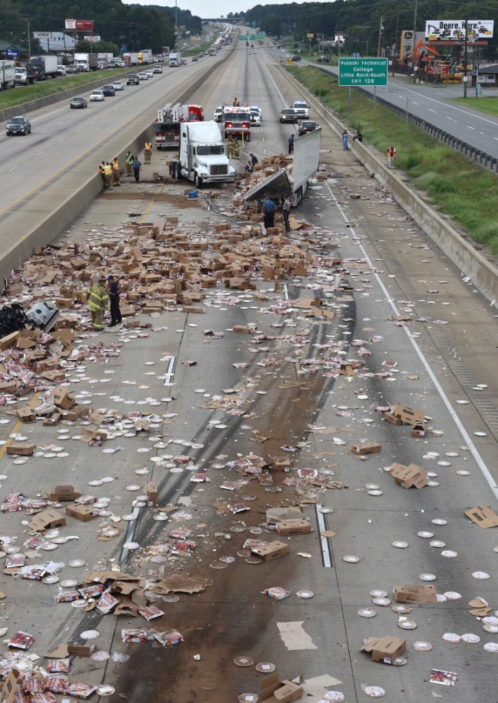 ΗΠΑ: Φορτηγό έχασε τον έλεγχο και έβρεξε… πίτσες! (φωτό)
