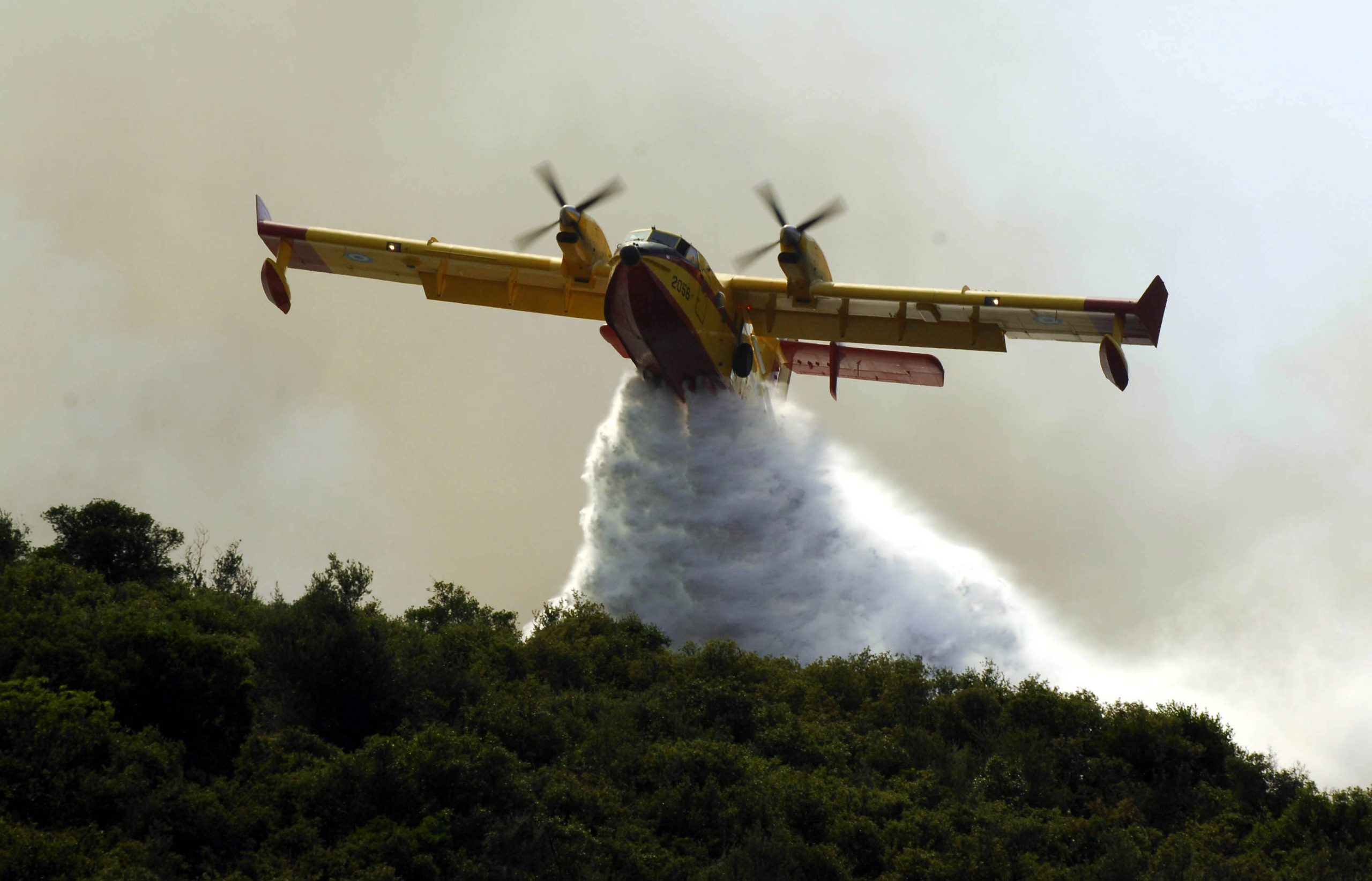 Με χρηματοδότηση της Κομισιόν η αποστολή αεροσκαφών από την Ελλάδα για τις πυρκαγιές στην Αλβανία