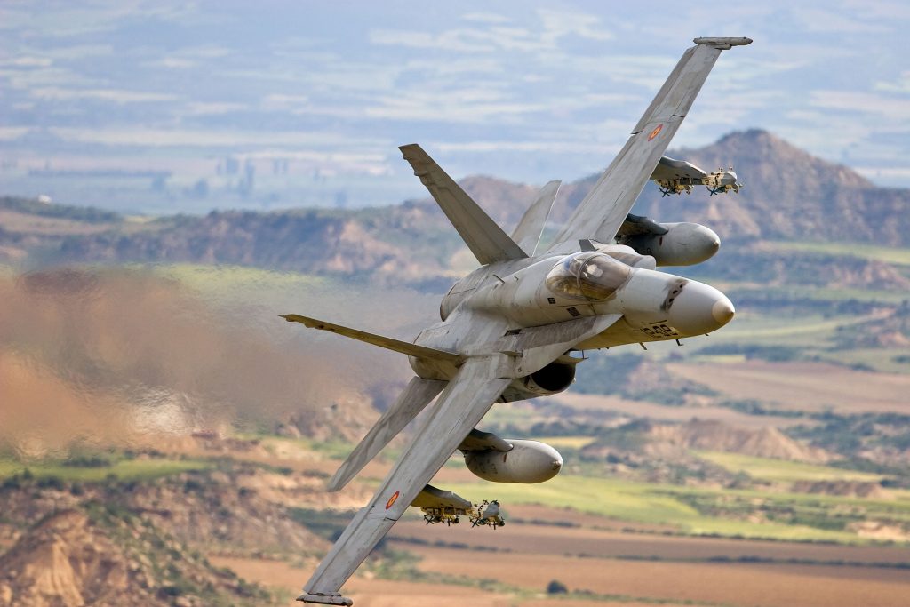 Βίντεο: Η «ανατομία» ενός βομβαρδισμού με F-18