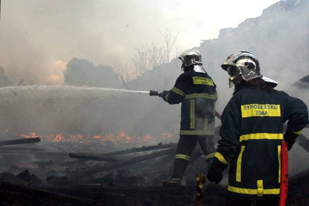 Υπό μερικό έλεγχο η φωτιά στο Στόμιο Ιεράπετρας όπου έχουν καεί 50 στρέμματα μέχρι στιγμής