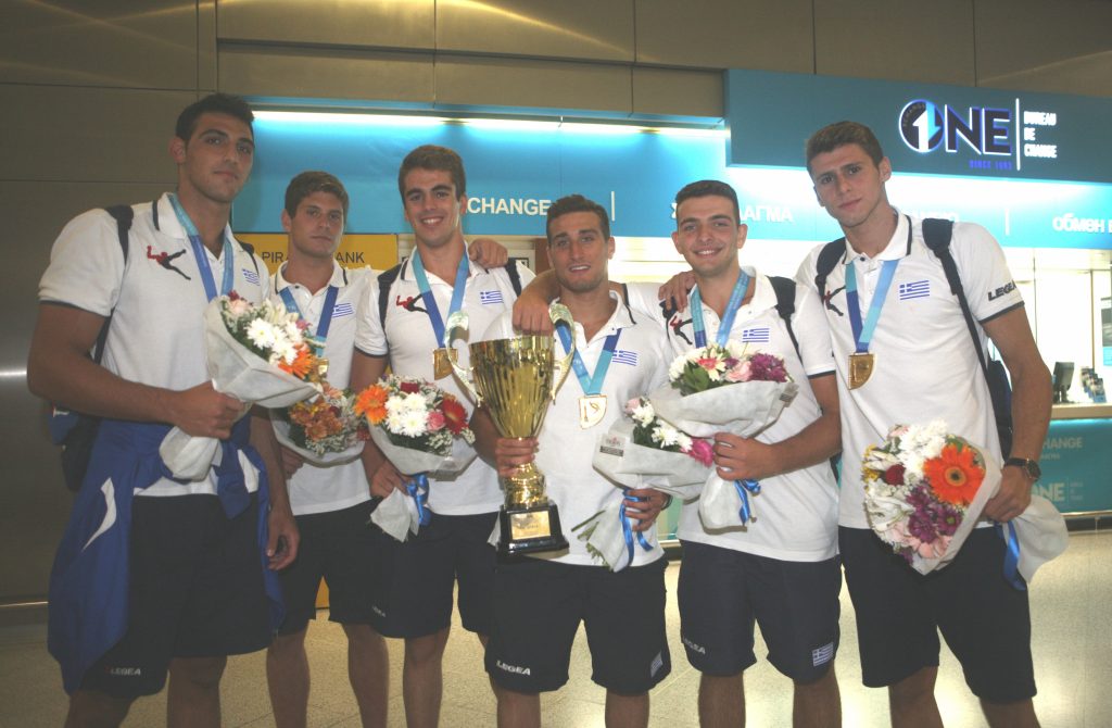 Επέστρεψαν στην Ελλάδα οι παγκόσμιοι πρωταθλητές στης Εθνικής νέων του πόλο (φωτό)